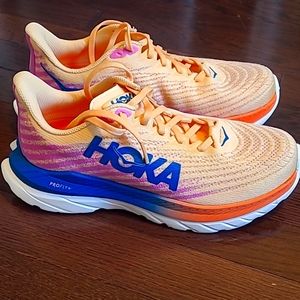 Size 7 Women's Hoka Mach 5 sneakers